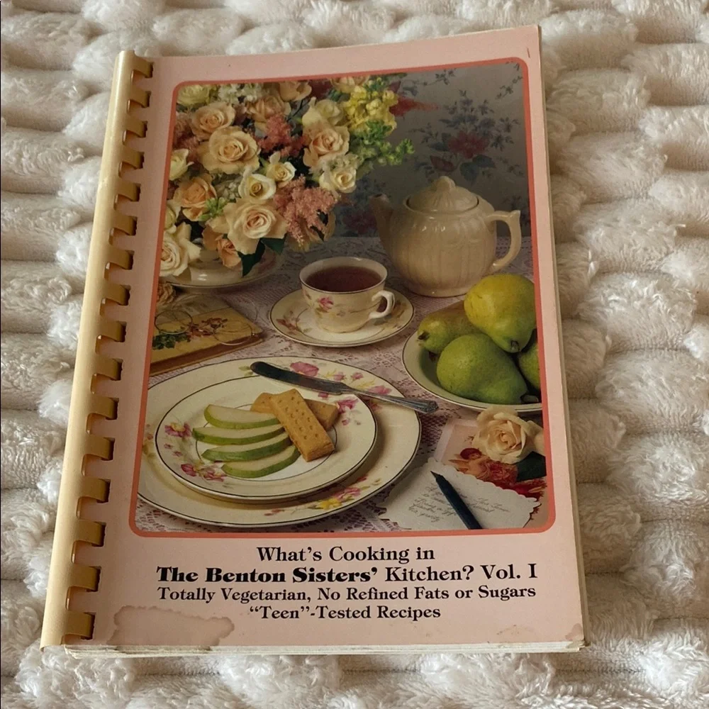 Vintage 1993 What’s Cooking In The Benton Sister’s Kitchen Vol.1